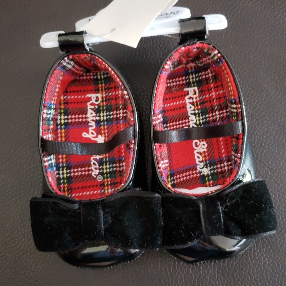 Black patent leather Mary Jane baby shoes